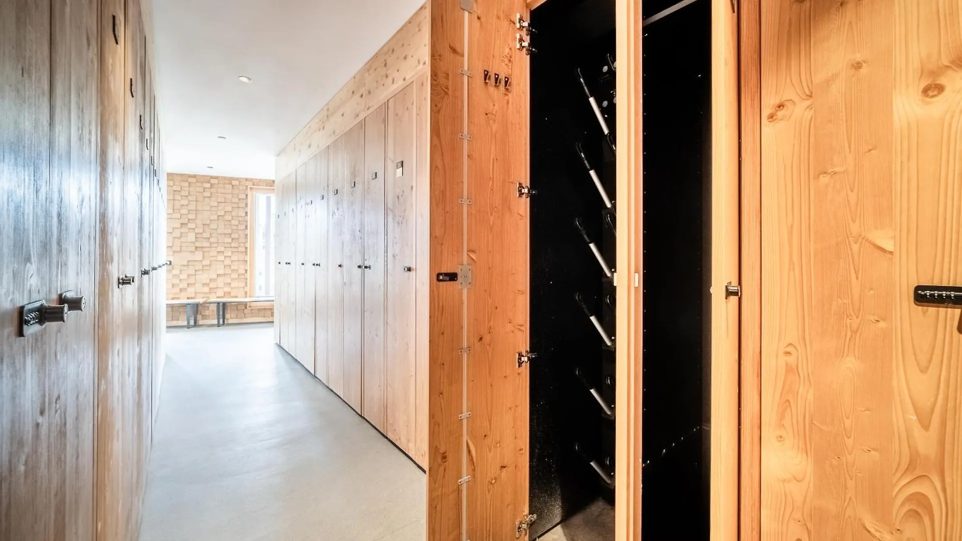 Apartment Tineo Alpe D'Huez - By Emerald Stay