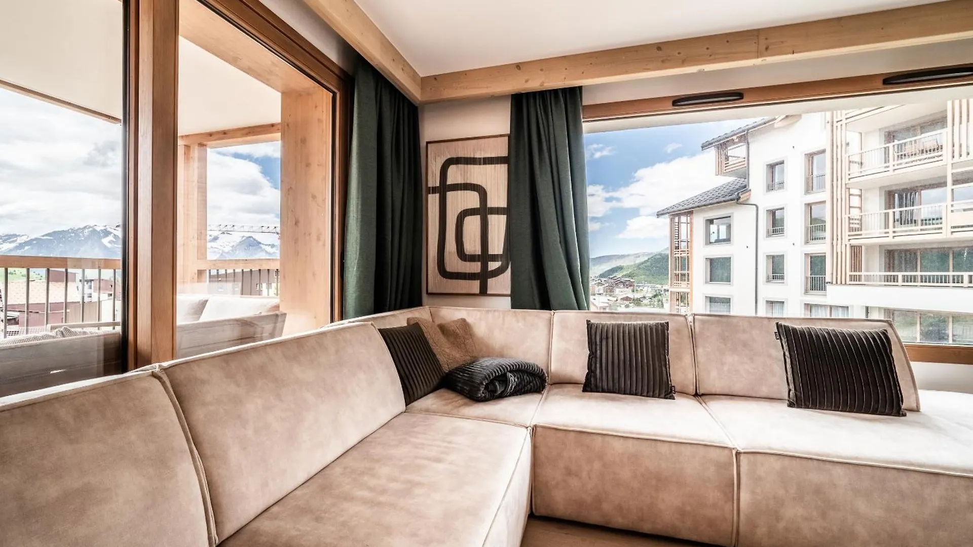 Apartment Tineo Alpe D'Huez - By Emerald Stay